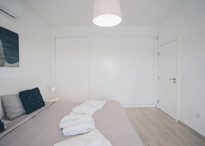 Bela Vista With Sea View, Jacuzzi And Private Pool Lourinhã